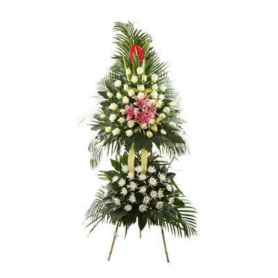 特制的设计在过去,人们对花圈的要求通常是简单的花束或者圆形的花环