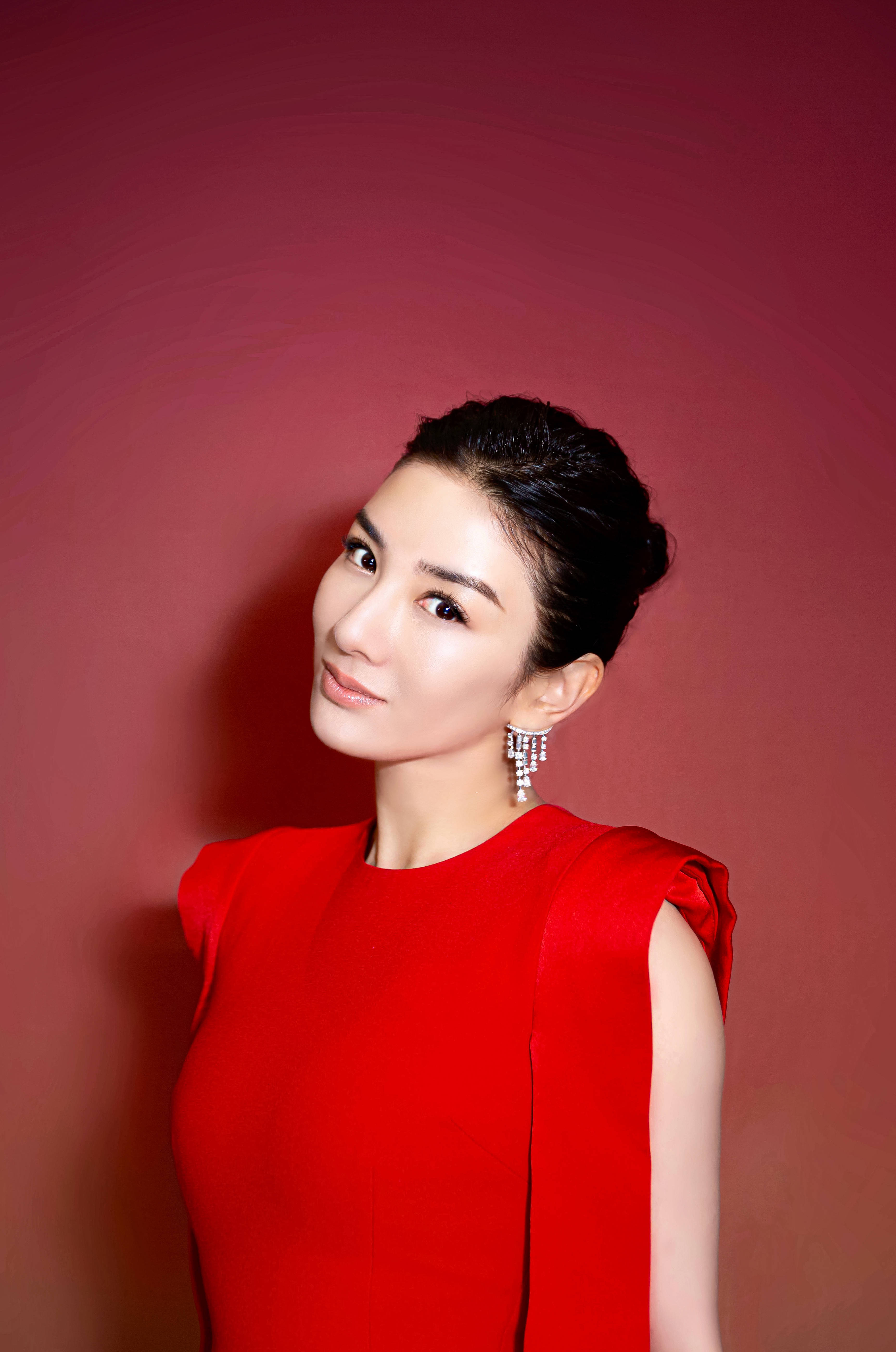 黄奕 经纪公司:上海光拓文化发展有限公司黄奕 经纪人黄奕 肖像代言