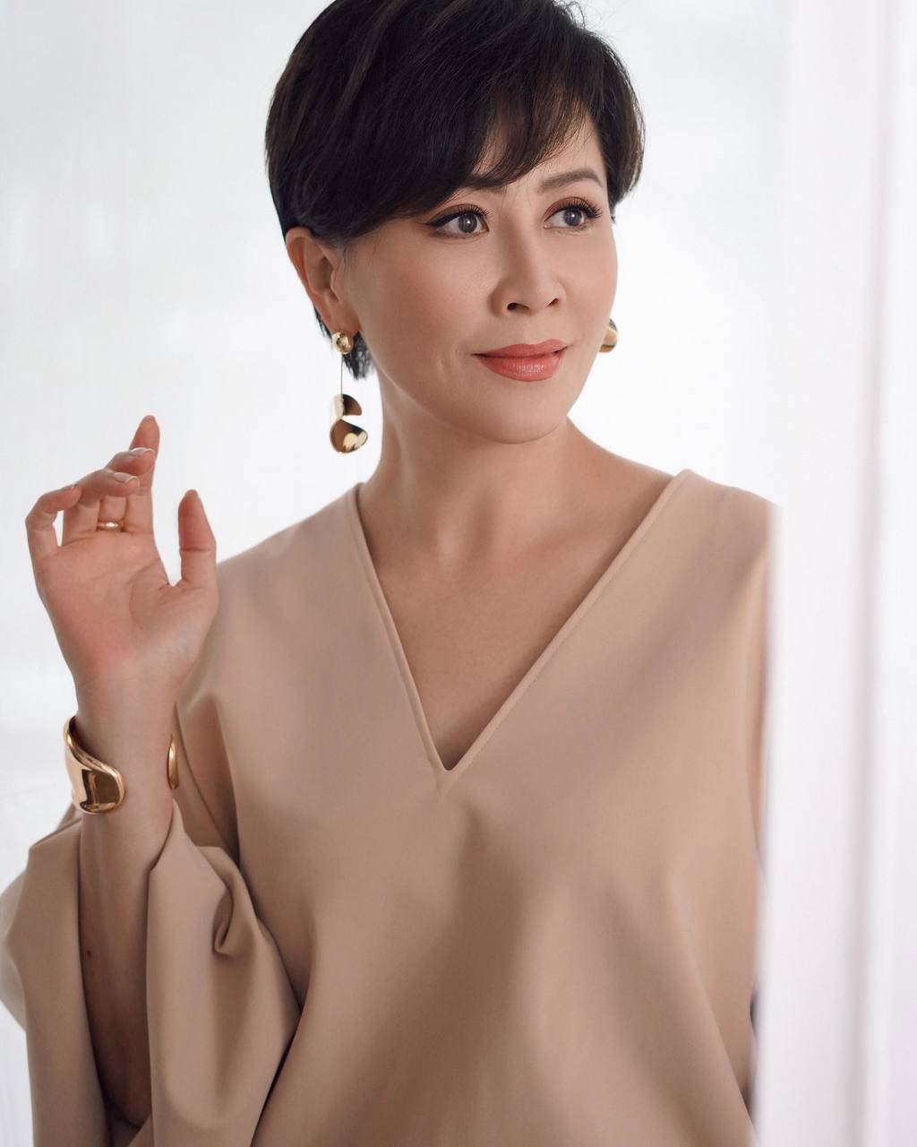 58岁不老女神刘嘉玲,满50减15冻龄术是怎么练成的?_保养_卵巢_女性