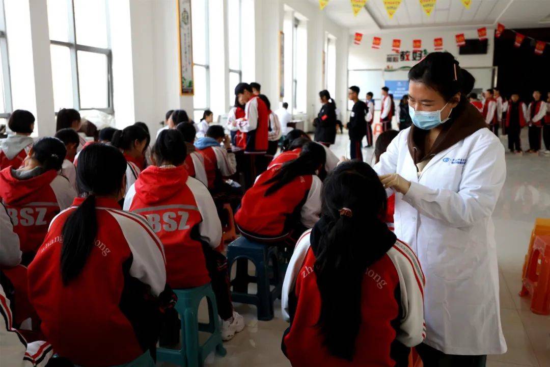 华厦眼科医院集团携手中国侨联,走进河北省张家口市_张北县_乡村_团队