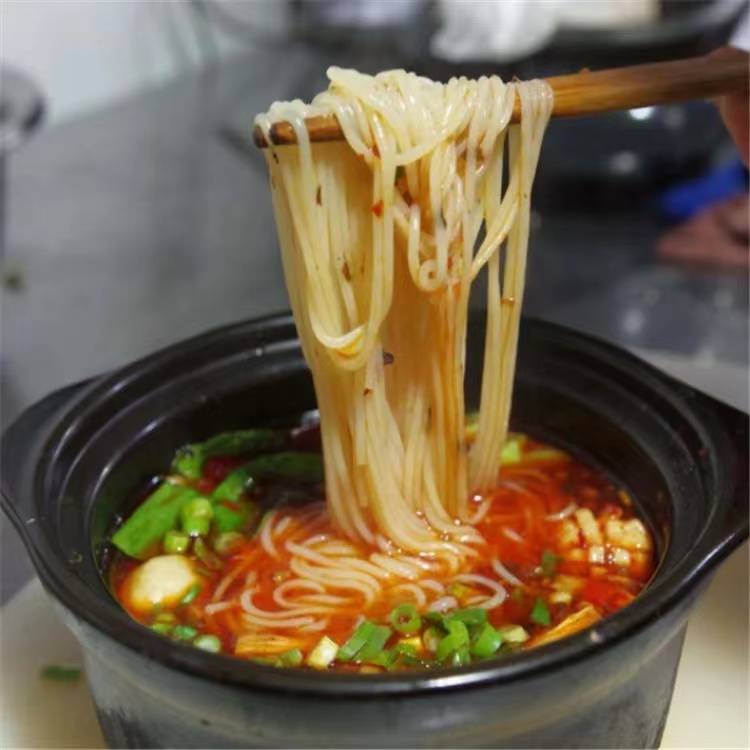 新买的砂锅需要开锅:拿回家先放洗洁精,少量的白醋,里里外外带盖子都