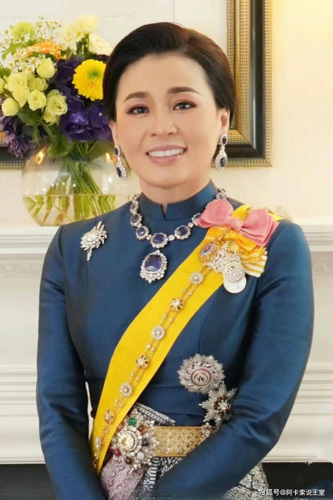 泰国王后苏提达贵为王后,却在后宫低调行事,从西拉米人生中吸取登高跌