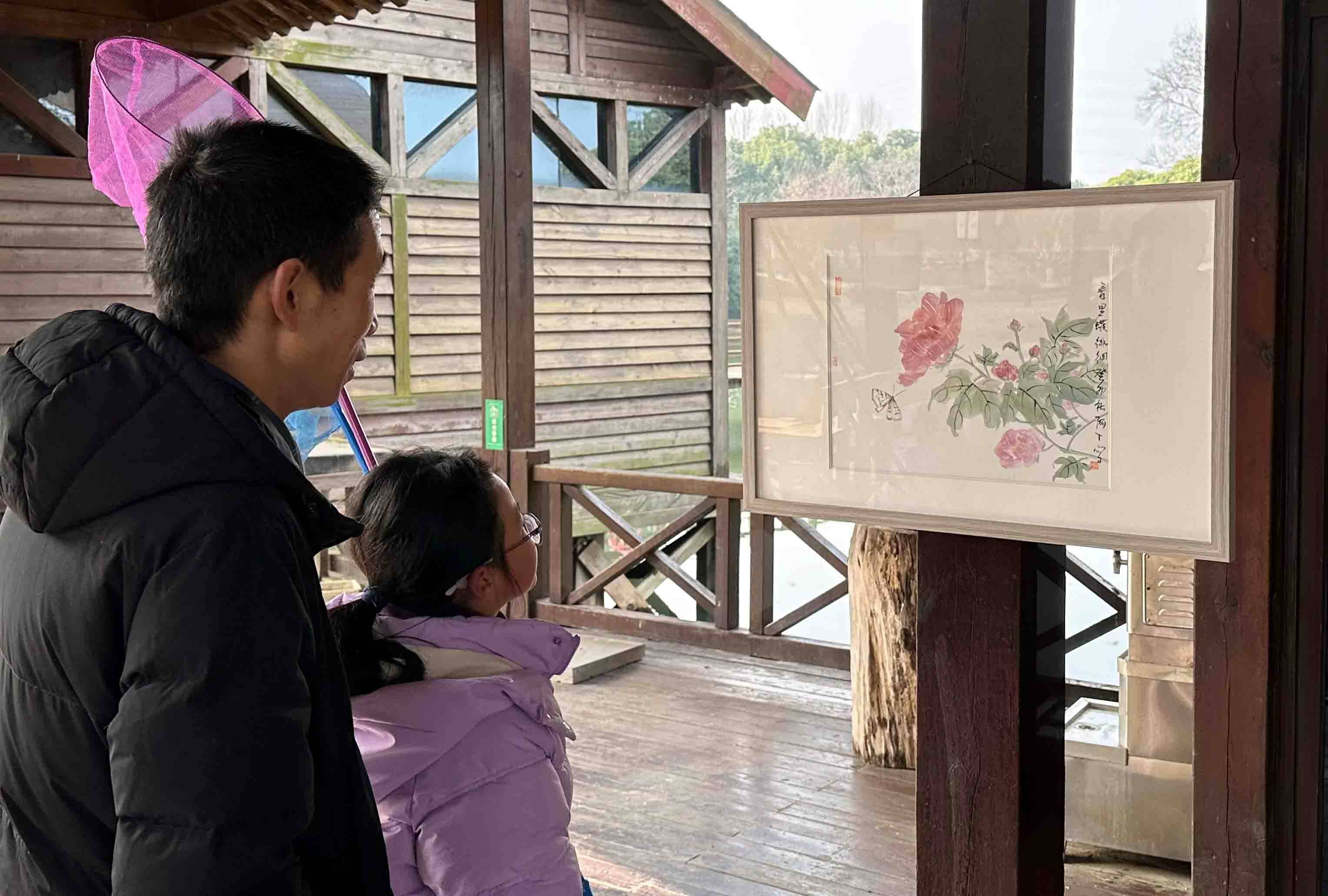 著名主持人阿丁绘制的中国画作品十二花神亮相苏州中国花卉植物园花王