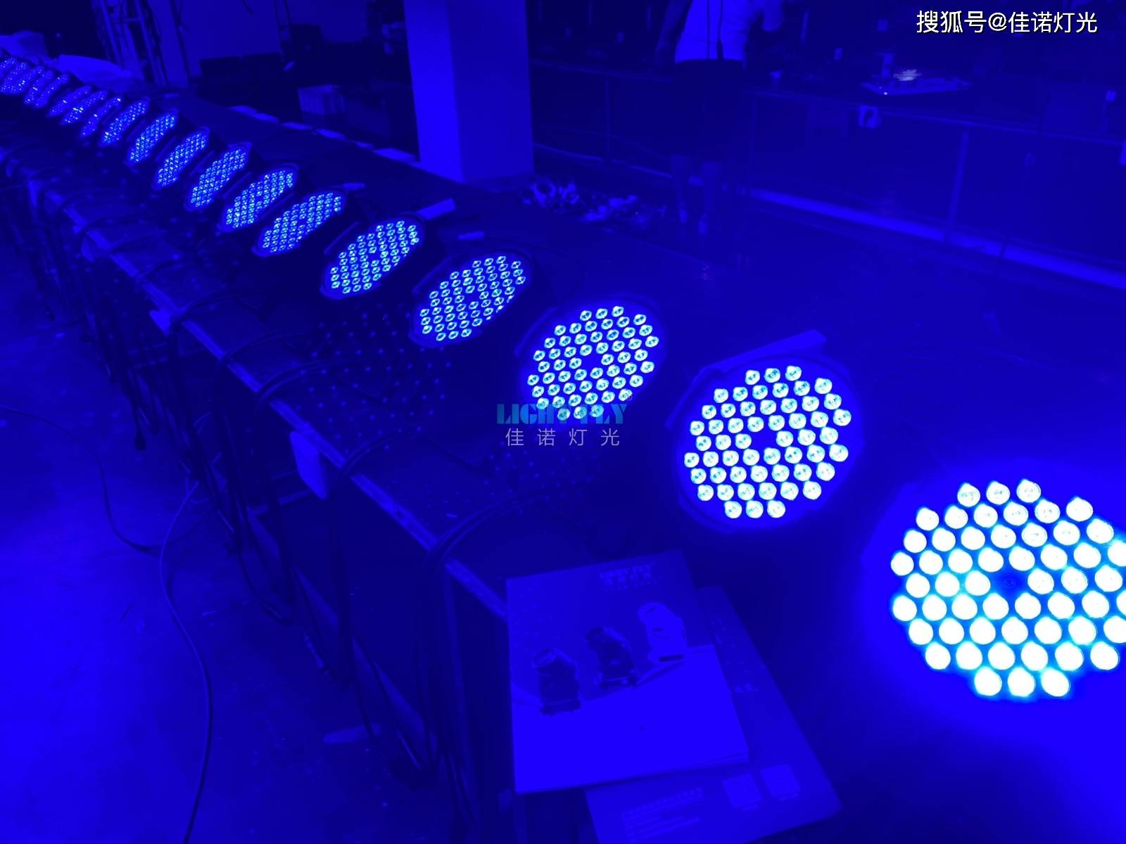 54颗全彩LED帕灯-搜狐大视野-搜狐新闻