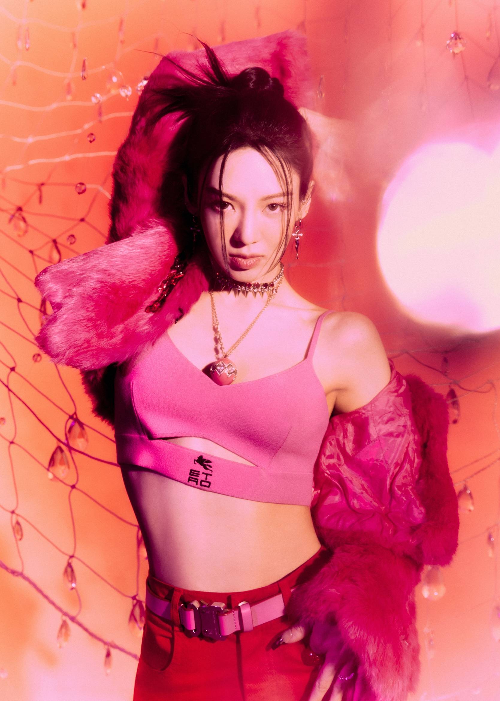 孝渊(hyo)以首张迷你专辑收录曲《stupid》带来正能量_feat_loopy