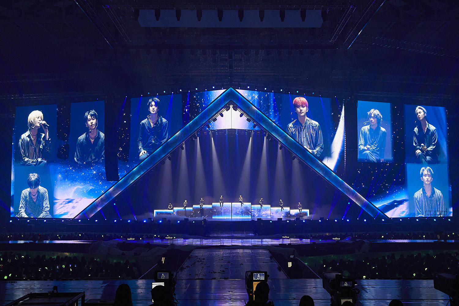 此次公演上,nct 127不仅展现了《消防车 (fire truck)》,《simon says