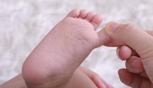 宝宝脚掌心这个位置每天按摩20下促进大脑发育孩子长得快