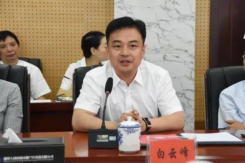 白云峰代表区委,区政府感谢大家对雨湖发展的大力支持,项目的落地过程