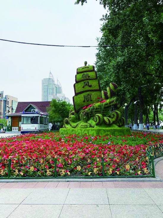 盛世华章,一帆风顺……一处处用立体五色草搭建的景观展现在哈尔滨市
