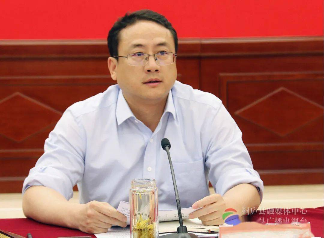 县委书记方毅在会上强调,要在非常之时立非常之志,行非常之策,担非常