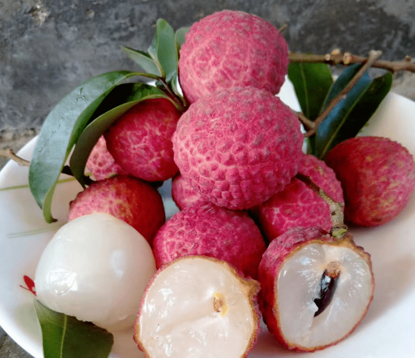 有口福了荔枝大量上市玉林市场上10元15公斤