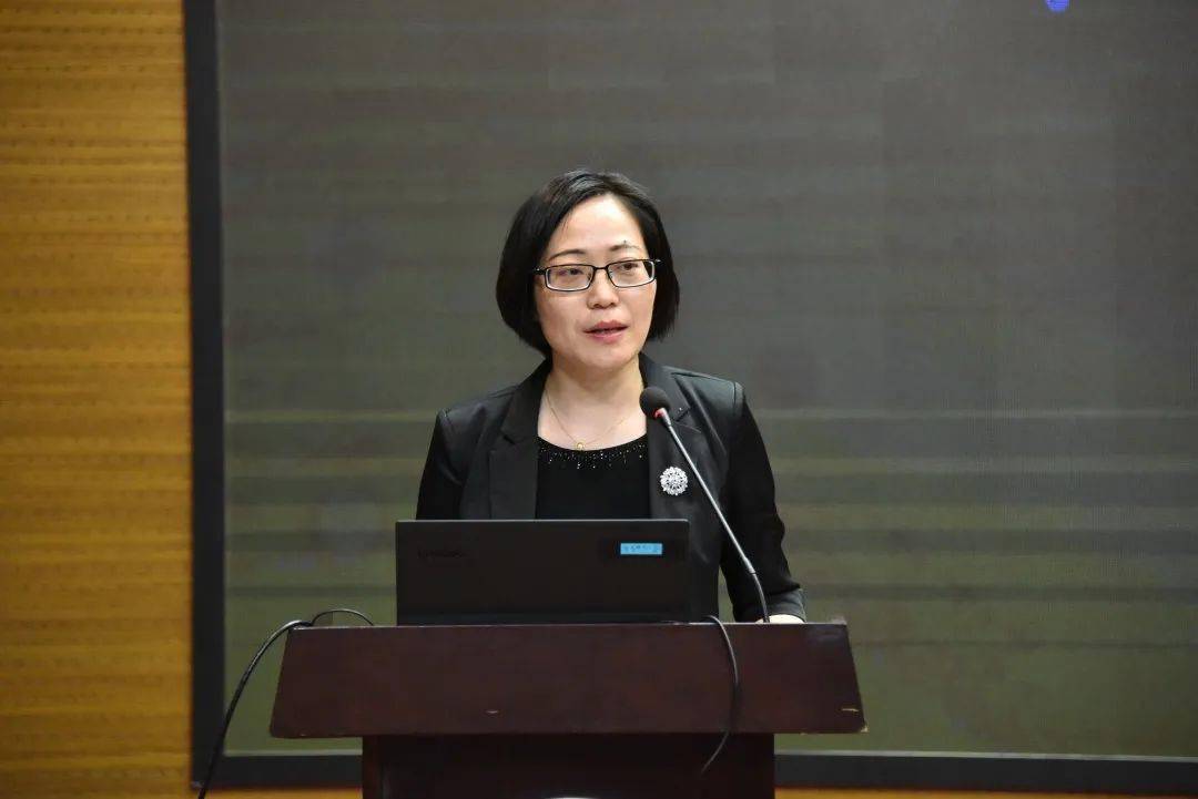 高燕对我区在线教学的阶段性成果予以了高度肯定,对区教师进修学院各