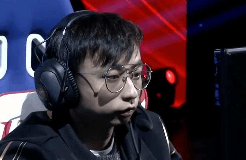 lol水晶哥迎来首播曾用德莱文砍翻ig却被bo10害惨了