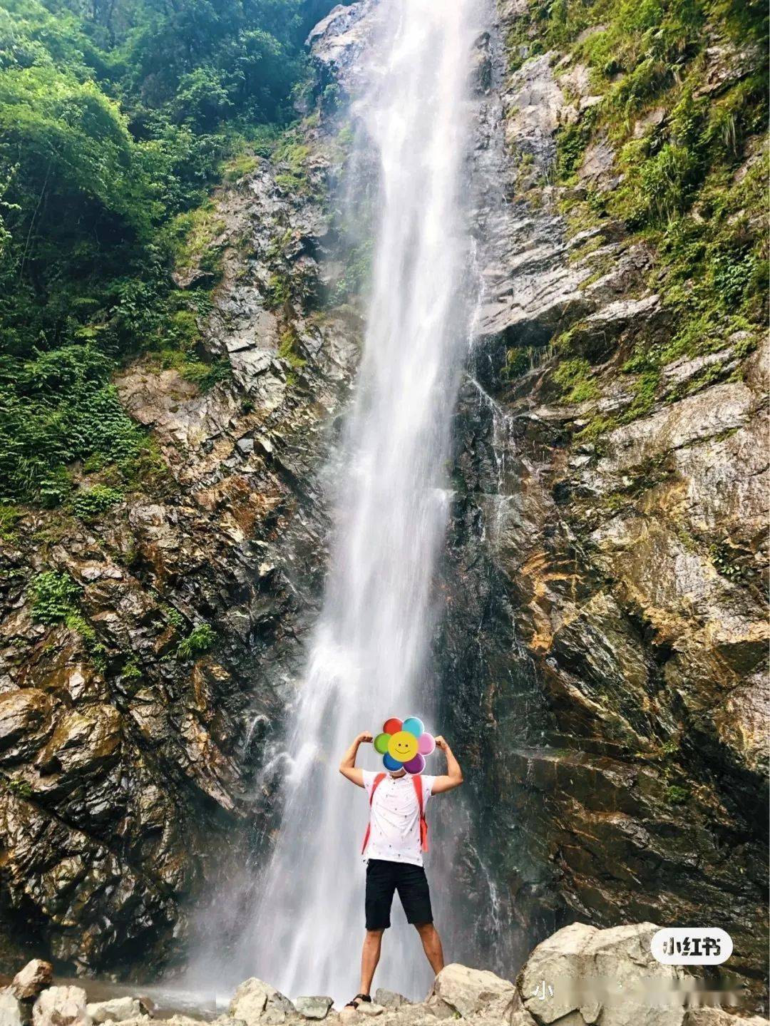 蟠龍谷位於彭州市小魚洞鎮楊坪村,境內有30道瀑布相連,被稱是離德陽