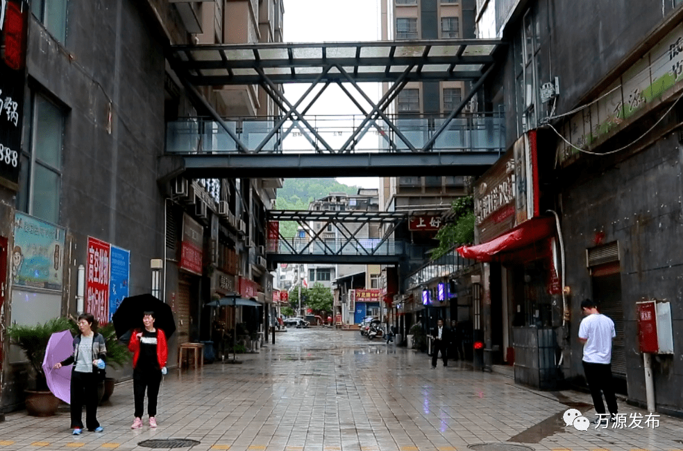 向前广场等多个小区也安装了充电柱,供小区内电瓶车业主使用.