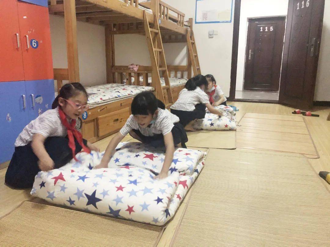 内务整理显细节自律自强展风貌安居育才小学部精英学子修炼节之寝室
