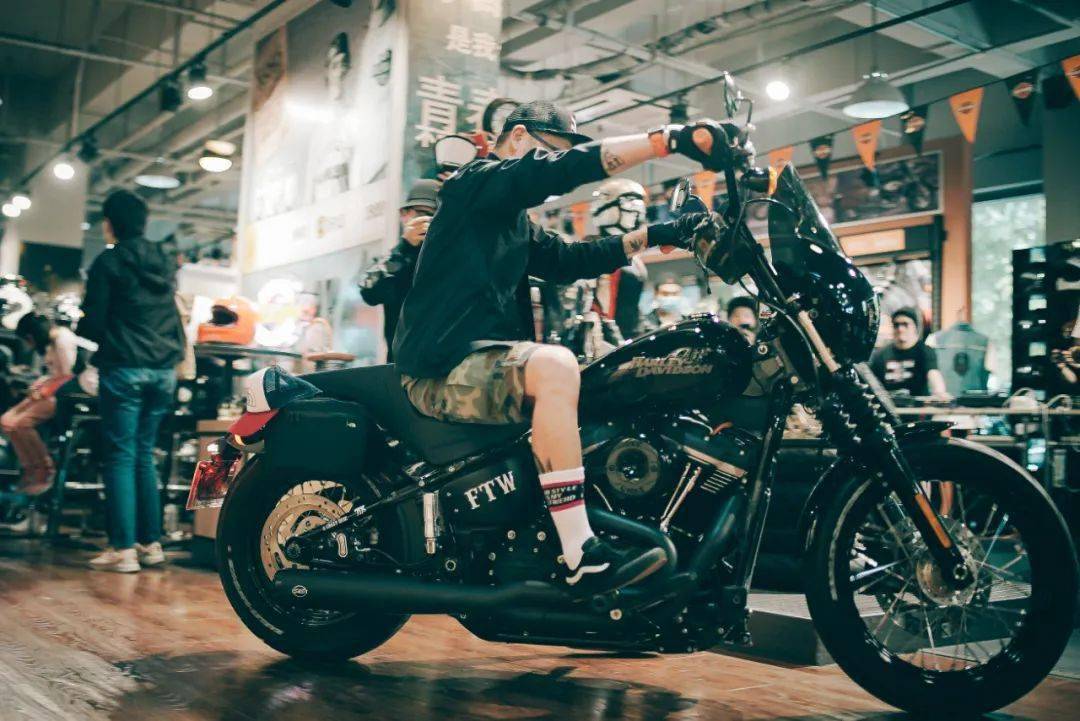被混乱之子带火的clubstyle最硬核的哈雷改装风格