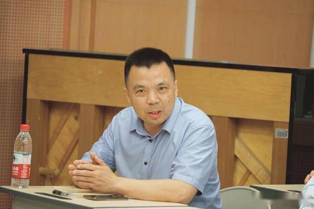 常德市教科院书记毛善新指导常德市七中师生科学备考