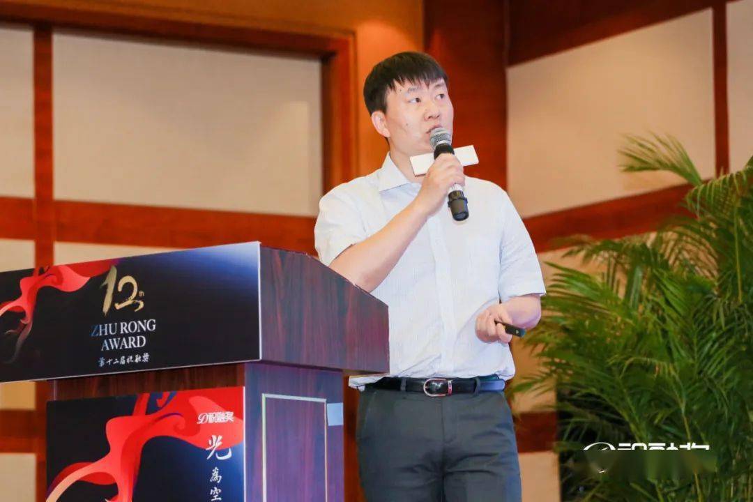 云南铭雕装饰工程有限公司总经理龙武和欧普大学设计研究院院长王浴东