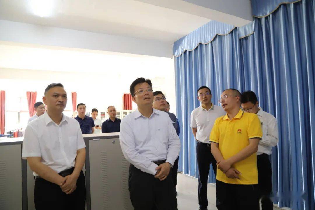 通过现场查看,听取汇报,询问谈话等方式,实地调研了平塘县新兴社区