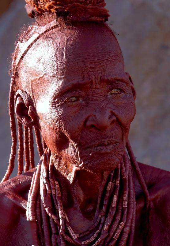 实拍非洲原始部落红泥辛巴人图