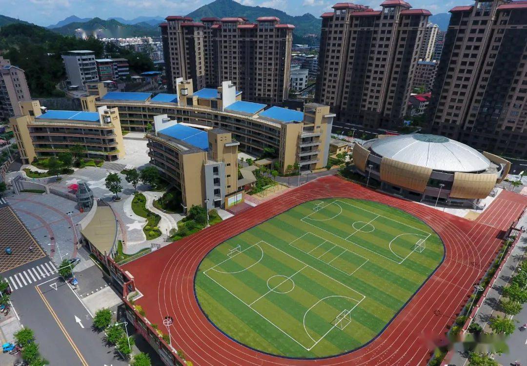 漳平市城关小学 李梅英摄舍得给地.