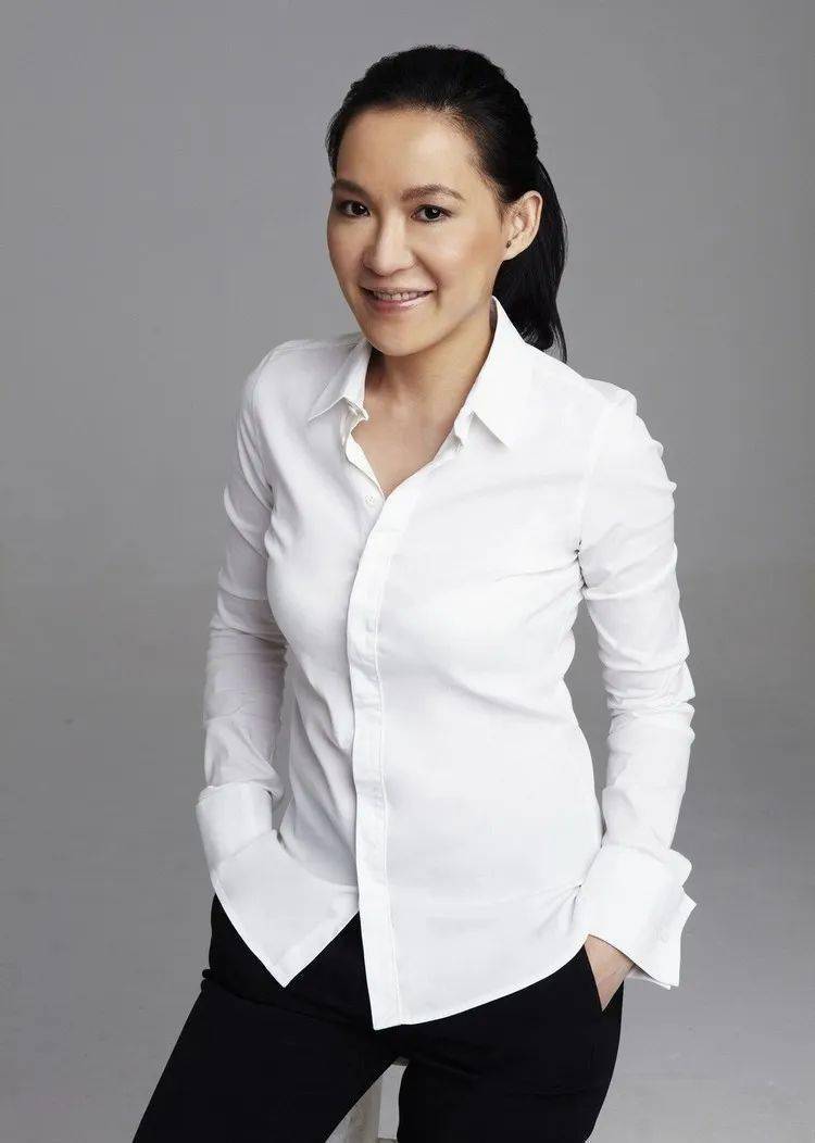 濒临破产的未婚妈妈,卖房创业,如今她的珠宝价值千万_赵心绮