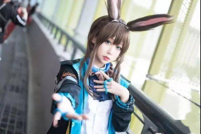 cos—明日方舟 阿米娅,你这么可爱,快跟我回罗德岛吧*(* *)