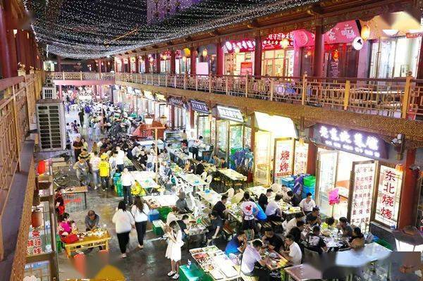 而在长治 提到"夜经济"  小编首推城隍庙,淮海小吃街 景家庄市场