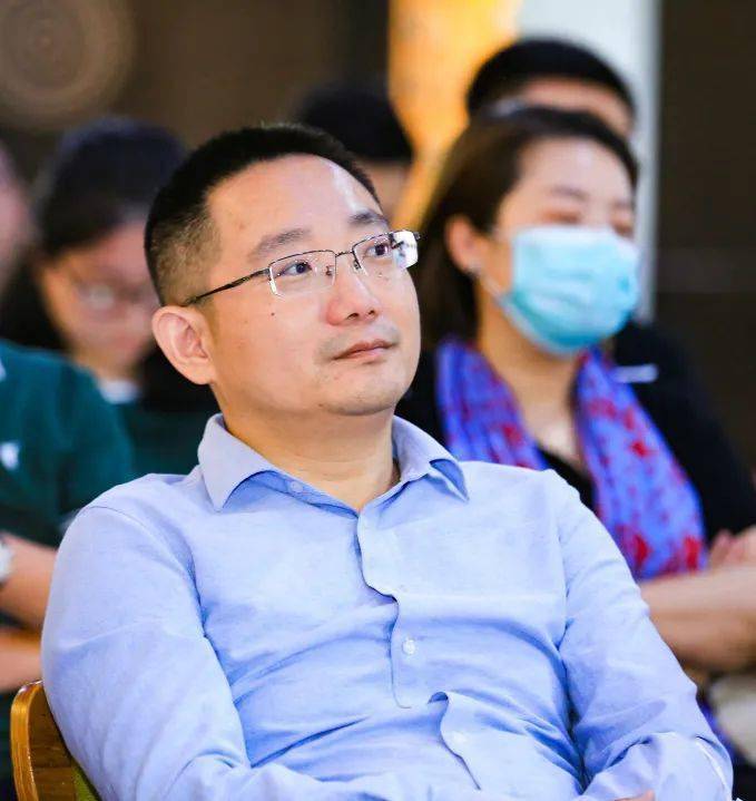 随后,宋欣,宋艳平,徐枫,向飞,周宏亮几位先生又围绕企业如何抓住政策