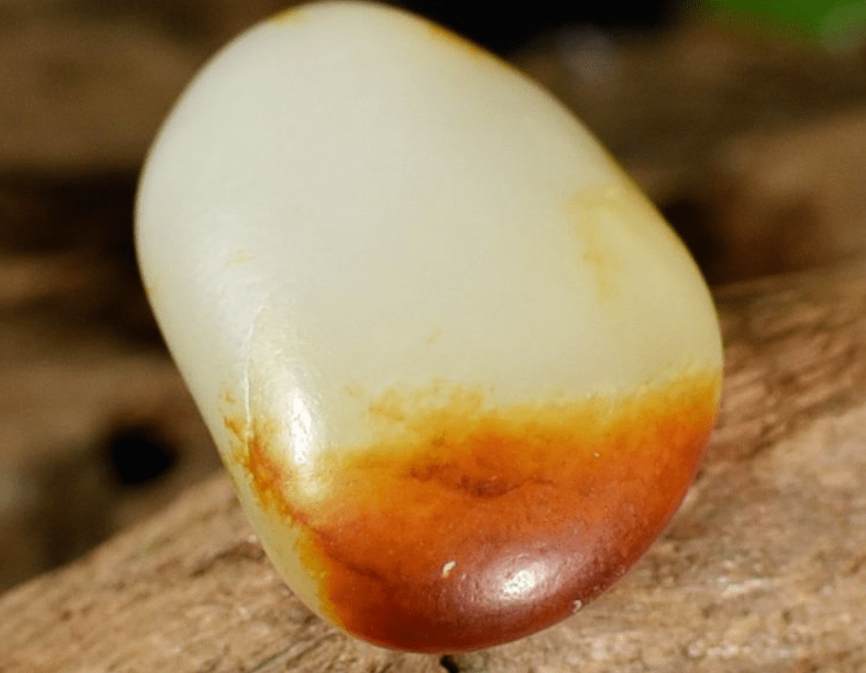 和田玉籽料的皮色非常重要有时候堪比漂亮的脸蛋儿