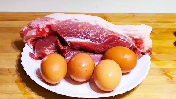 天冷了猪肉鸡蛋在农村三天两头吃营养又解馋出锅全家流口水