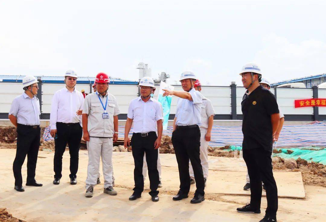 王洪涛一行察看了项目现场生产情况,并听取了生态公司,沙井水质净化厂