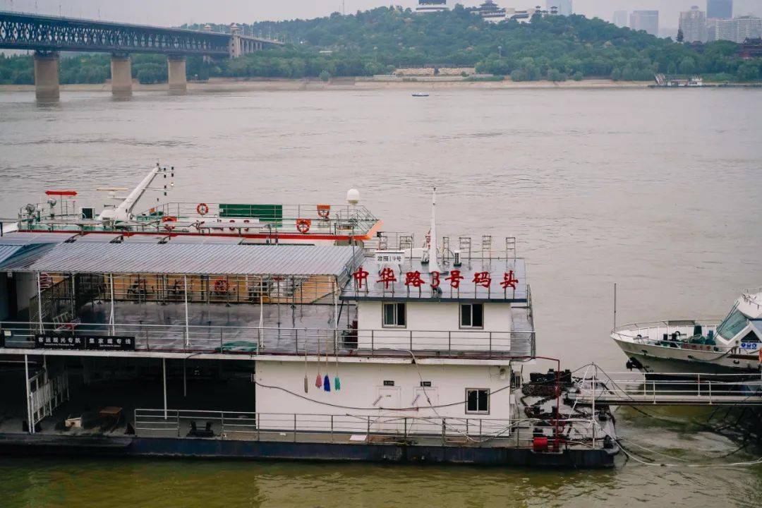 武汉每天不一样除了司门口