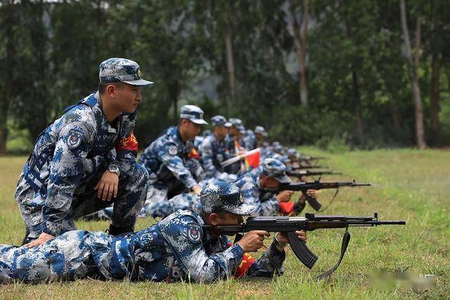 空军兵哥哥打枪