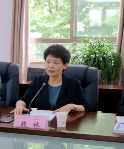 图为魏林校长宣布工作室正式启动参加活动的领导和特邀专家有:贵阳市