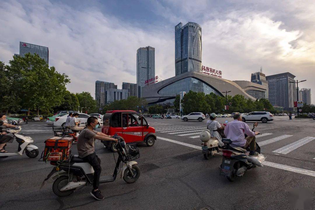 城市停車場,各單位內部集中設置的電動汽車充電設施; 此次行動中,洛陽