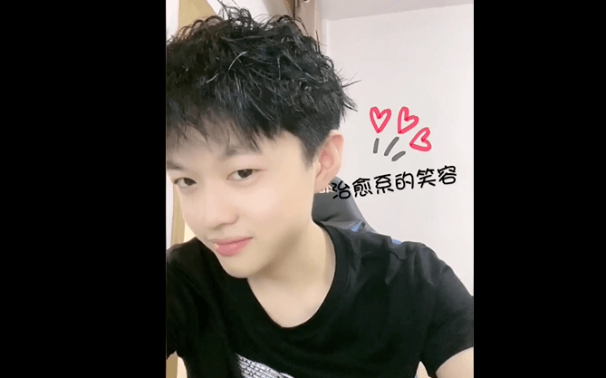 王者荣耀九天狐露脸后开启自恋模式还亲自给自己做表情包