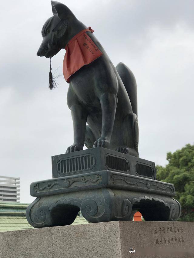 稻荷神社狐狸雕像图片