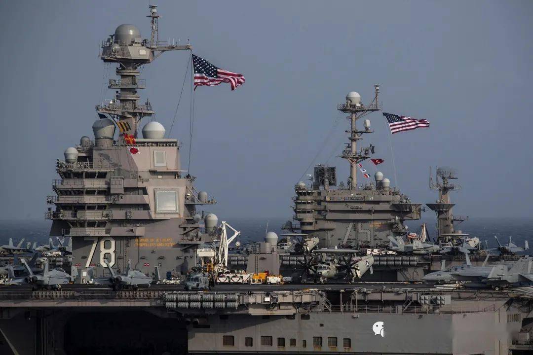 首次让大家在同一个镜头里直观看到"福特"级与"尼米兹"级设计上的差异