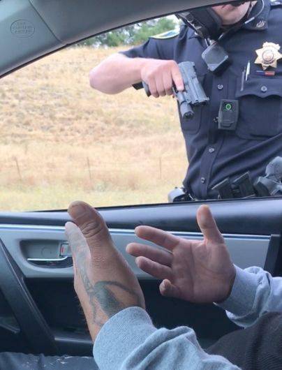 你会被认为有"锁喉","裸绞","反关节"等攻击动作的前奏,当然了除非你