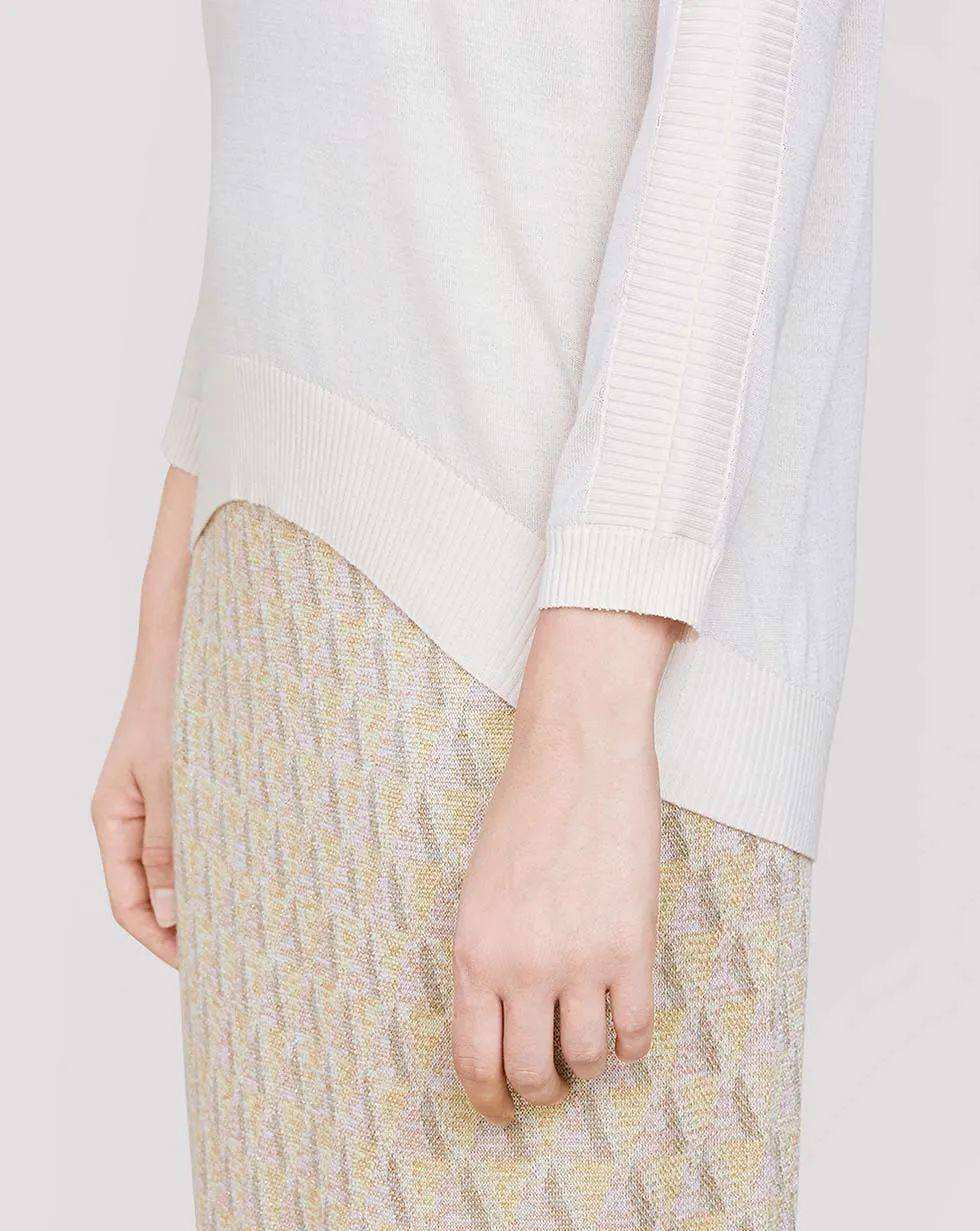 接近衣服最下面5cm左右的部分叫服装下摆.