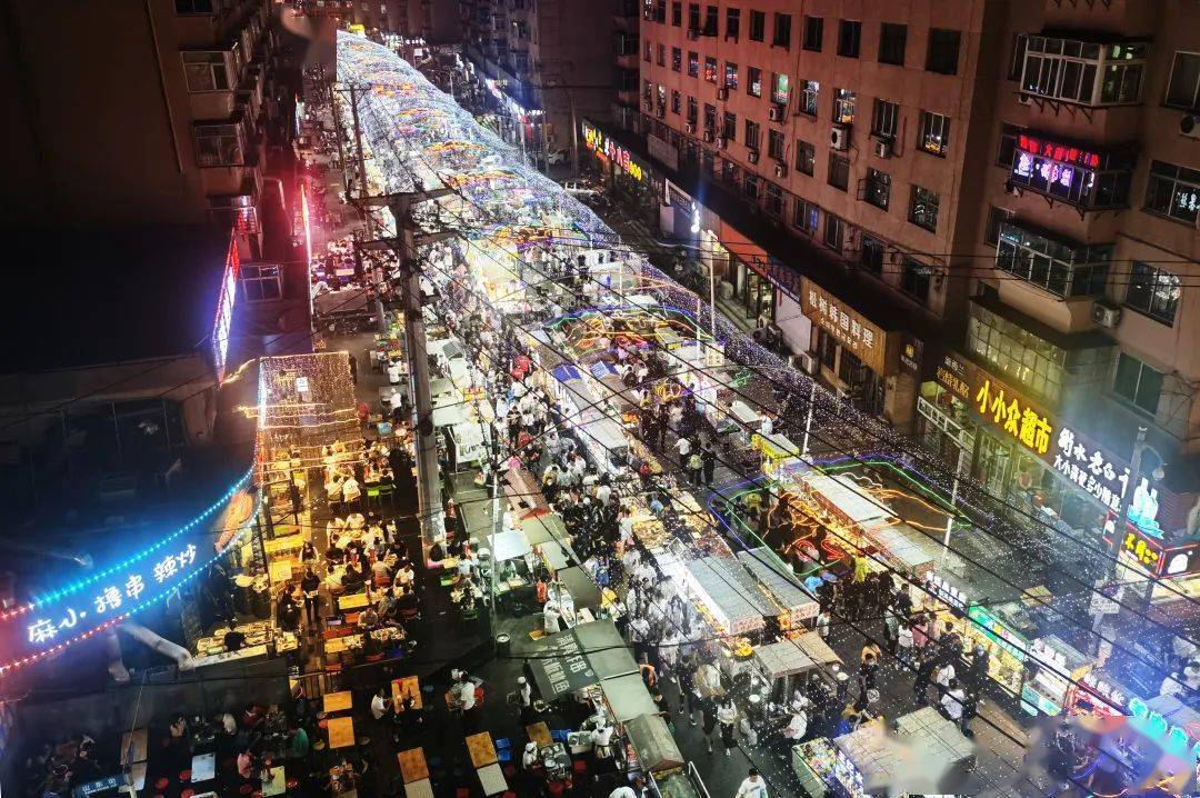凌河夜市寻找"舌尖上的美味"人们都会不约而同地汇聚起来每当夜幕降临