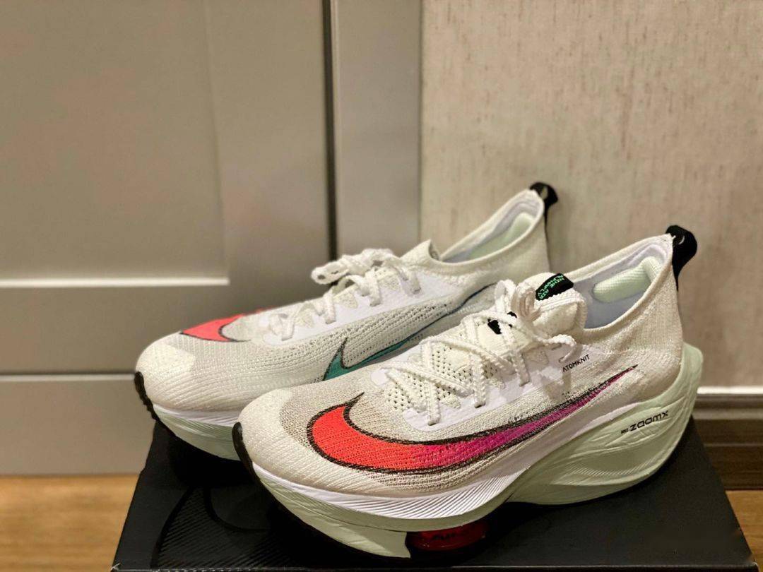 nikeairzoomalphaflynext奥运配色