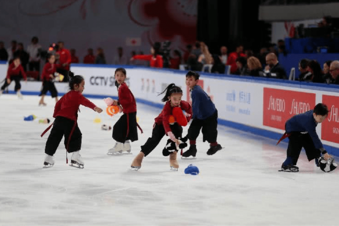 重慶以賽事為抓手,大力發展群眾冰雪運動;北京冬奧會重要非競賽場館