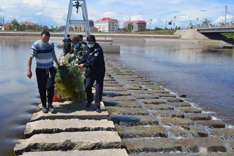 巡河禁渔漠河公安昆仑2020在行动