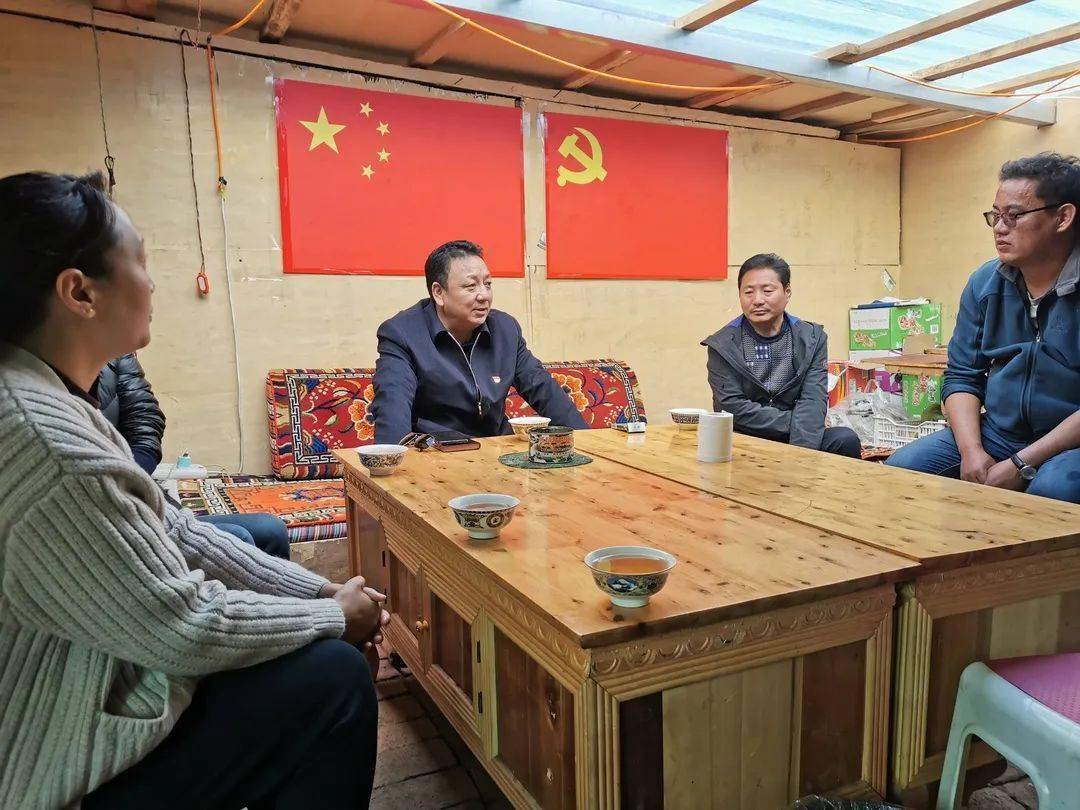 县委书记达瓦深入虫草采集点督导检查工作_手机搜狐网