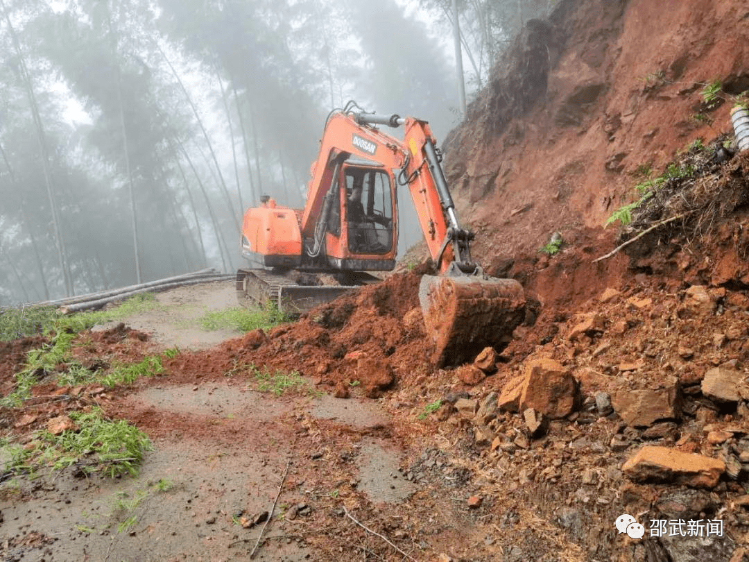 自進入全市防暴雨iii級響應來,邵武市拿口鎮立即行動,鎮主要領導第一