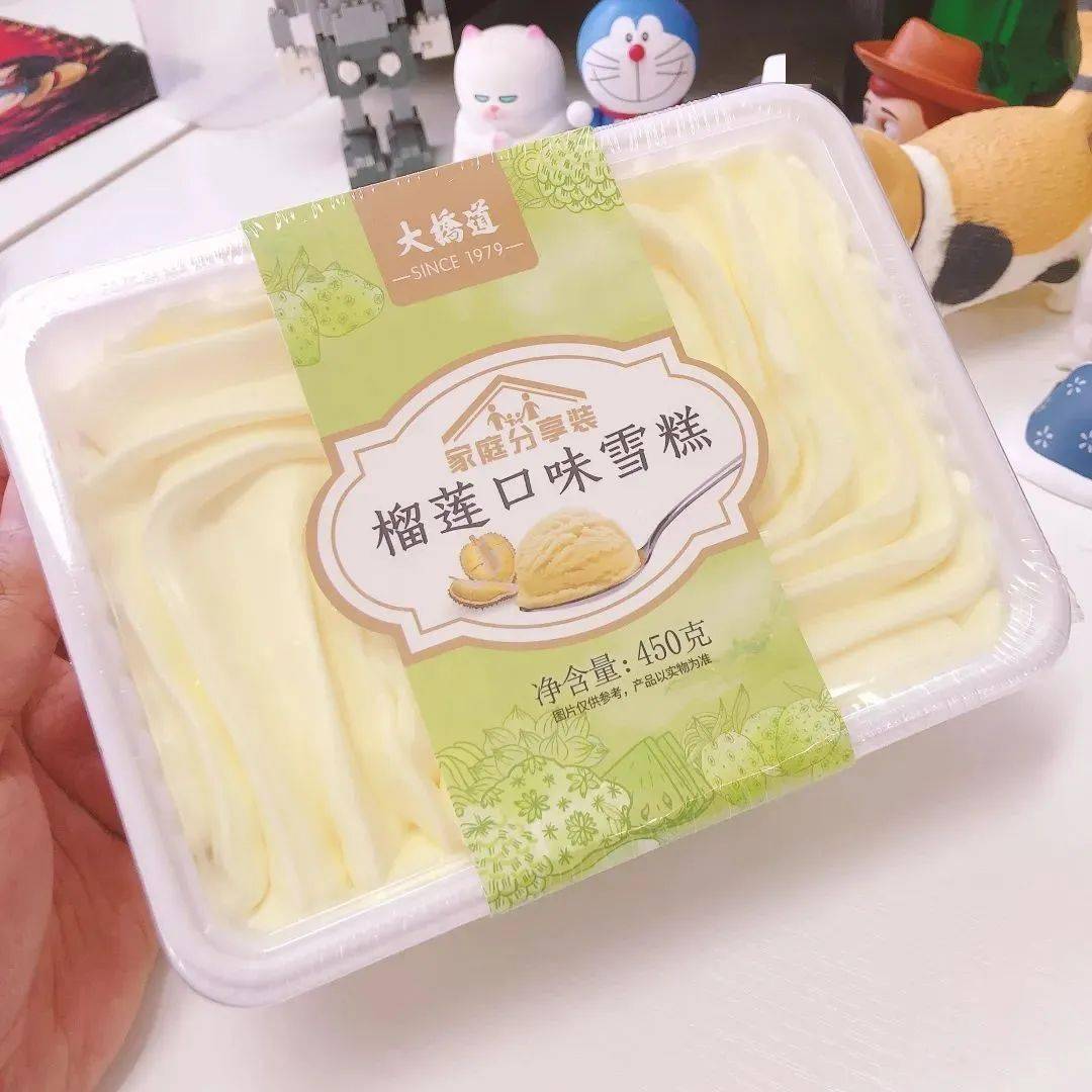 大桥道还有雪糕可以吃雪糕的质地很像奶油,很是丝滑榴莲的香味瞬间