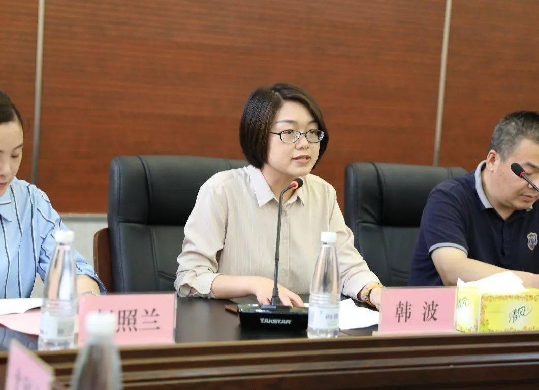 镇长韩波出席会议并致辞,韩波指出,由于受疫情的影响,当前宏观经济